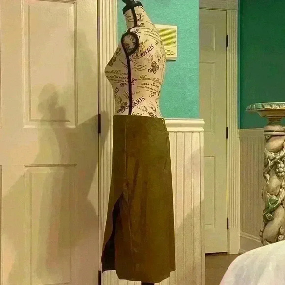 Fashion nova skirt - Picture 3 of 4